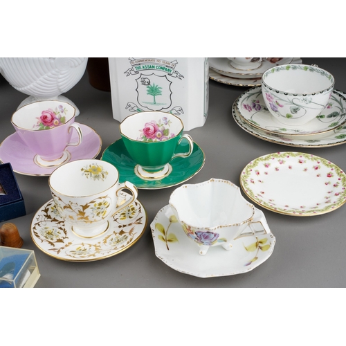 34 - ***Client happy to donate to charity***Assorted ceramics to include: Royal Crown Derby pattern A1266... 