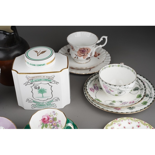 34 - ***Client happy to donate to charity***Assorted ceramics to include: Royal Crown Derby pattern A1266... 