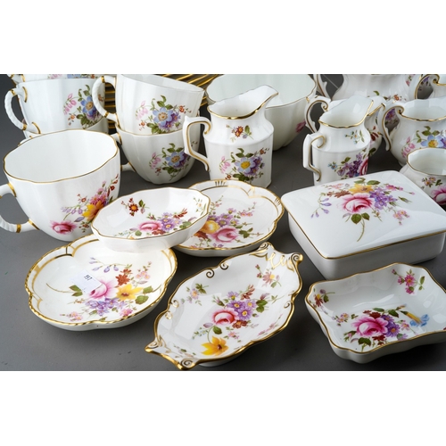 37 - Collection of Royal Crown Derby Posies pattern tea and dinner wares to include 9 large dinner plates... 