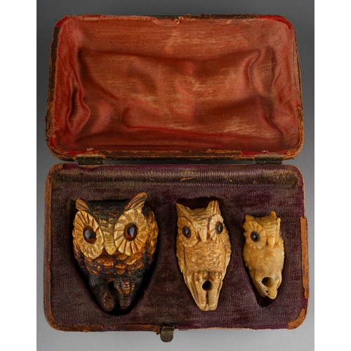 182 - A late 19th century leather cased graduated set of three meerschaum pipe / cheroot holders carved in... 