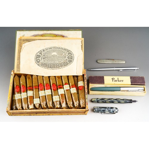 229 - A box of Suerdieck Florinha cigars (incomplete, cigars wrapped) together with a Parker fountain pen ... 