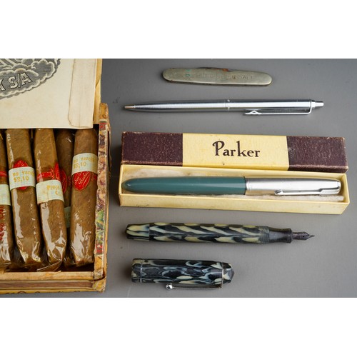 229 - A box of Suerdieck Florinha cigars (incomplete, cigars wrapped) together with a Parker fountain pen ... 