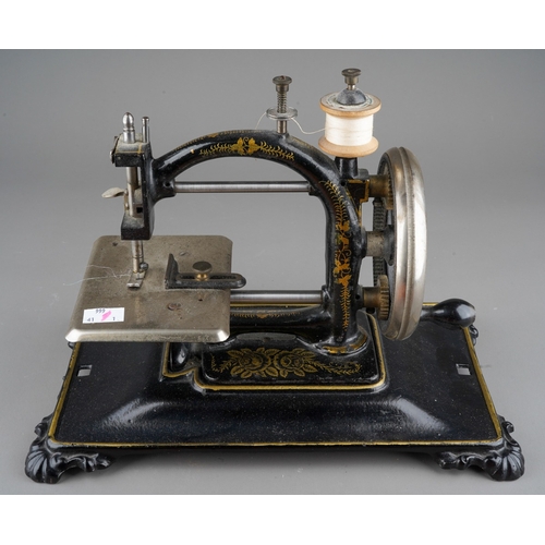 240 - A late Victorian cast iron table top manual sewing machine of Original Express shape but unmarked, g... 