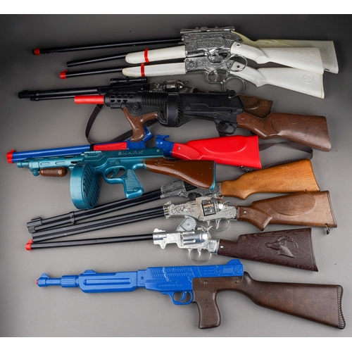 266 - A selection of toy guns to include Marx, Gohner, Gonzhaler, etc