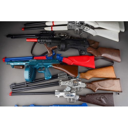 266 - A selection of toy guns to include Marx, Gohner, Gonzhaler, etc