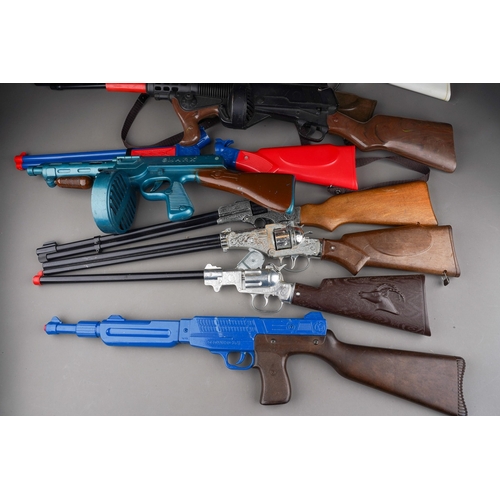 266 - A selection of toy guns to include Marx, Gohner, Gonzhaler, etc