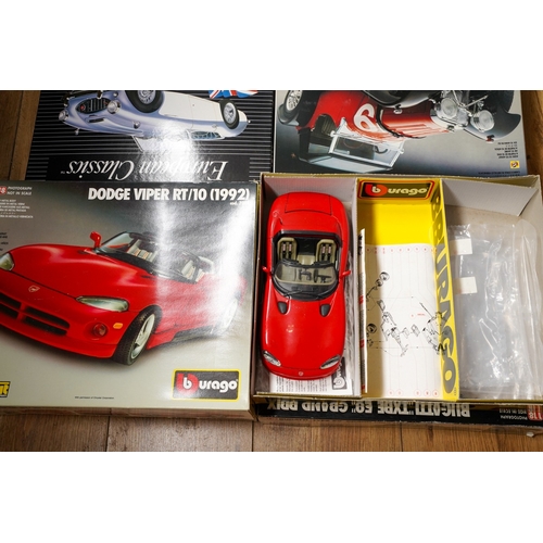 280 - Two boxes of mostly Burago boxed diecast model vehicles, comprising nine Burago 1:18, 1:24 and 1:25 ... 