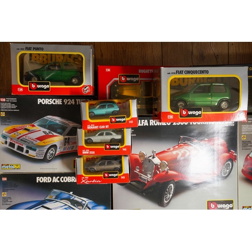 280 - Two boxes of mostly Burago boxed diecast model vehicles, comprising nine Burago 1:18, 1:24 and 1:25 ... 