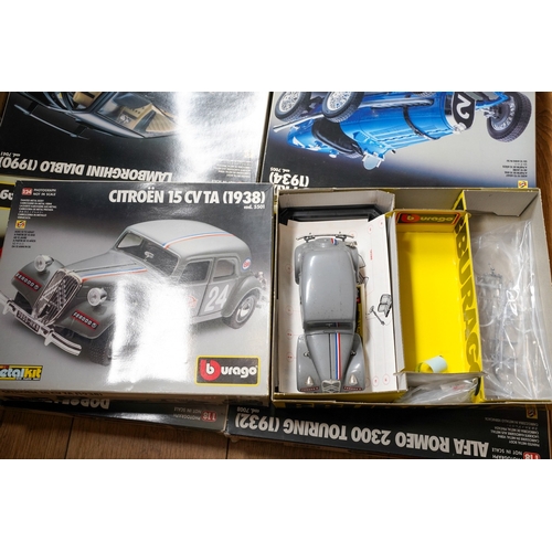 280 - Two boxes of mostly Burago boxed diecast model vehicles, comprising nine Burago 1:18, 1:24 and 1:25 ... 