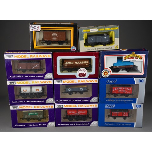 366 - Assortment of OO Gauge wagons from Bachmann, Wrenn, and Dapol x 11