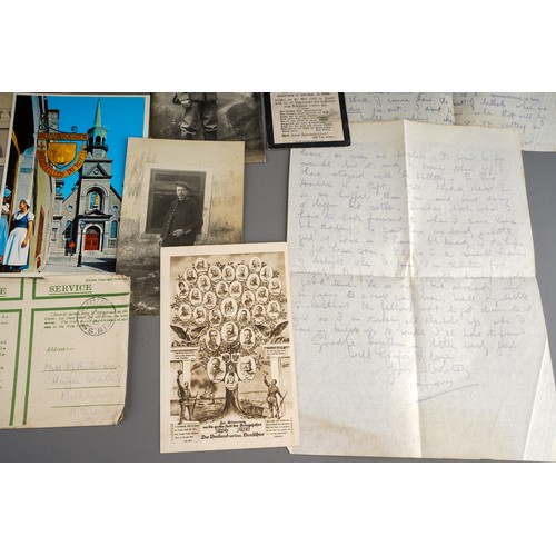 469 - Collection of German WWI era militaria to include letters, death notices, postcards etc.