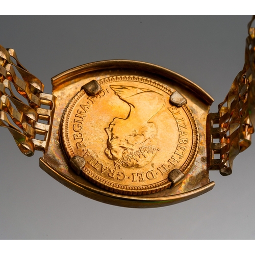 502 - 9 ct gold Gate bracelet with a mounted 1982 half sovereign, gross weight 10g