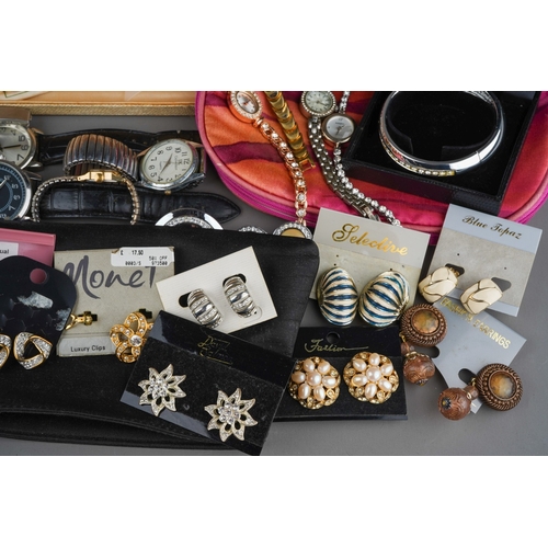 511 - A quantity of mostly late 20th /21st century costume and fashion jewellery, including earrings and n... 