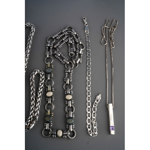 625 - Large collection of silver items to include chains, pendant, bracelet, Mexican silver chain set with... 