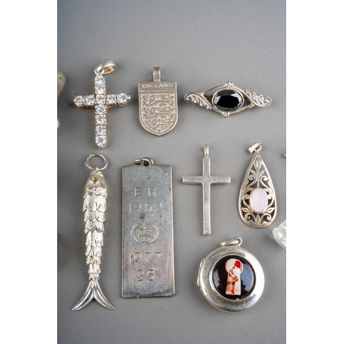 626 - Collection of silver jewellery to include bracelet, brooches, pendants  including reticulated fish e... 