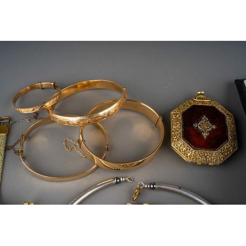 630 - Collection of costume jewellery to include gilt silver pendant and necklace, rolled gold rings and h... 