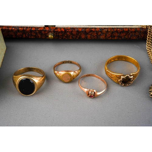 634 - Collection of jewellery to include 9 ct gold rings, 9 ct seed pearl brooch, 9 ct gold chain and pend... 