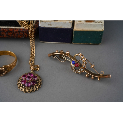 634 - Collection of jewellery to include 9 ct gold rings, 9 ct seed pearl brooch, 9 ct gold chain and pend... 