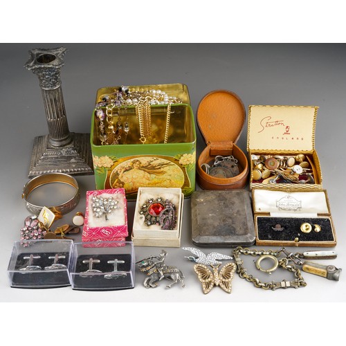 635 - Assorted costume jewellery to include brooches, necklaces, beads, gilt metal cuff links, tie pins, t... 