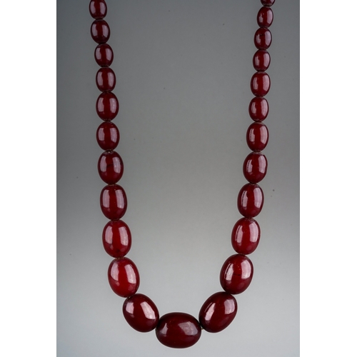 648 - String of Cherry Amber / Faturan beads, good internal streaking, gross weight 78 grams