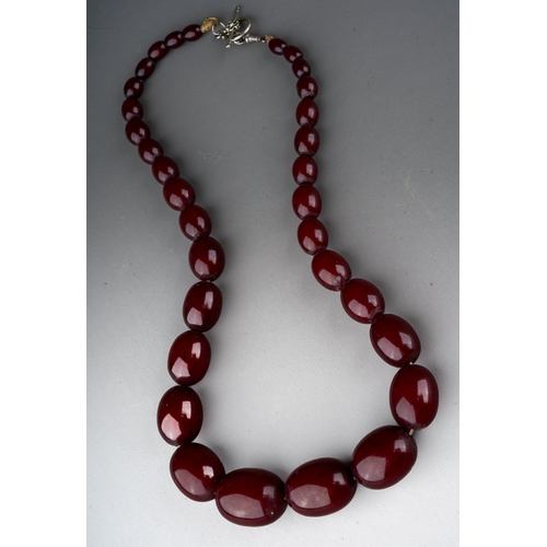 648 - String of Cherry Amber / Faturan beads, good internal streaking, gross weight 78 grams