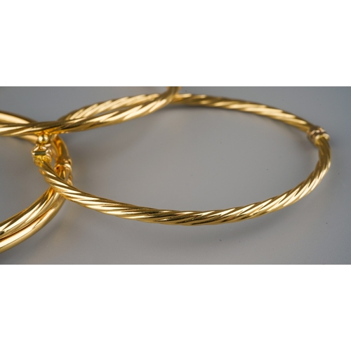 668 - 3 gold bangles, one marked 375, Italy, gross weight 6.2g, 2  marked 750 Italy, gross weight 8.2g