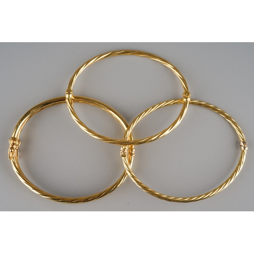 668 - 3 gold bangles, one marked 375, Italy, gross weight 6.2g, 2  marked 750 Italy, gross weight 8.2g