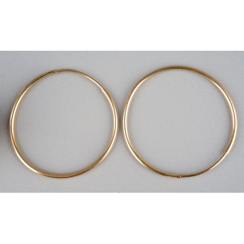 669 - Two pairs of 9k gold earrings, gross weight 7.2g