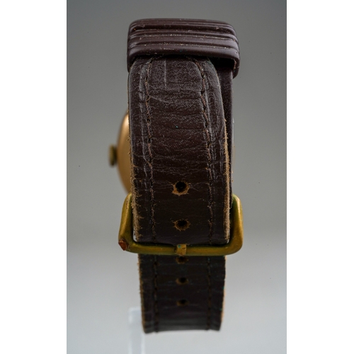 781 - Men's 9ct gold Vertex wrist watch on a leather strap, gross weight 30.7g