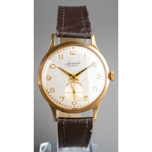 800 - An Accurist 9 ct gold gents 21 jewel antimagnetic wrist watch on leather strap, gross weight approx ... 