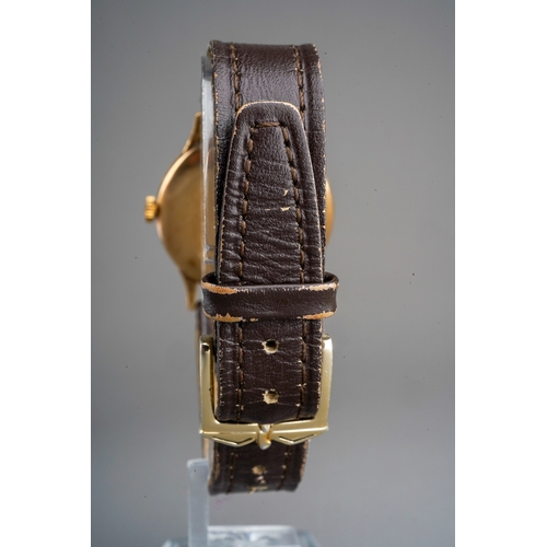 800 - An Accurist 9 ct gold gents 21 jewel antimagnetic wrist watch on leather strap, gross weight approx ... 