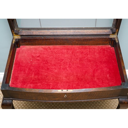 949 - Victorian claw feet display stand with red velvet interior and glazed top, height 70 cm, 69 wide, 44... 