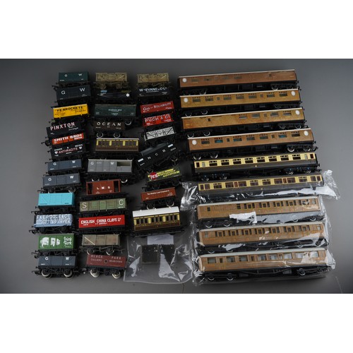 355 - Box of assorted OO Gauge loose wagons and coaches by Hornby, Bachmann etc