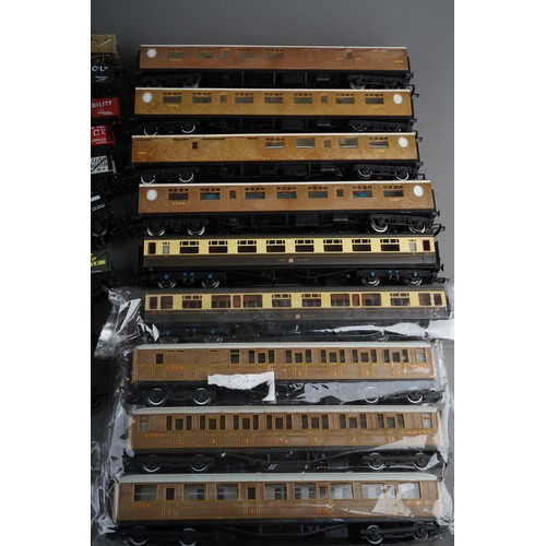 355 - Box of assorted OO Gauge loose wagons and coaches by Hornby, Bachmann etc