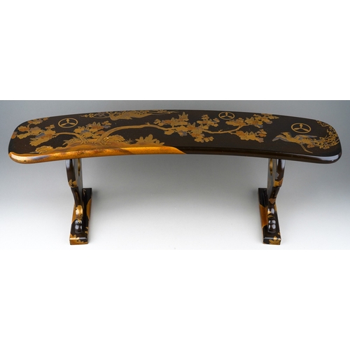 87 - An Edo period (1615-1868), early/mid 19th century black lacquered Kyosoku (armrest)
decorated in gol... 