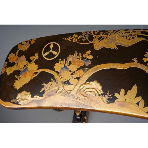 87 - An Edo period (1615-1868), early/mid 19th century black lacquered Kyosoku (armrest)
decorated in gol... 