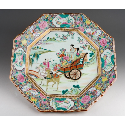 105 - A Japanese famille rose octagonal plate (Meiji period, 1868 - 1912), wavy rim, deep border of flora ... 