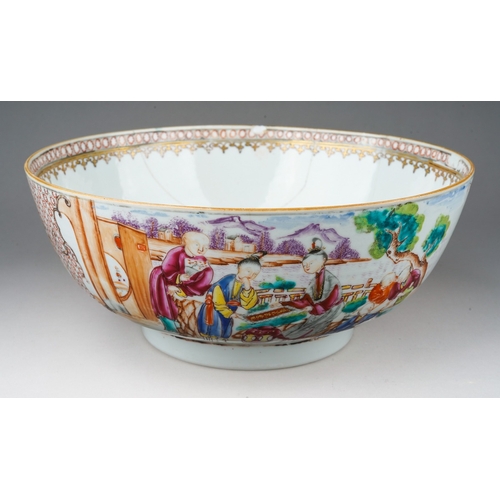179 - A late 18th / early 19th century Chinese export porcelain Famille Rose bowl, decorated with vignette... 