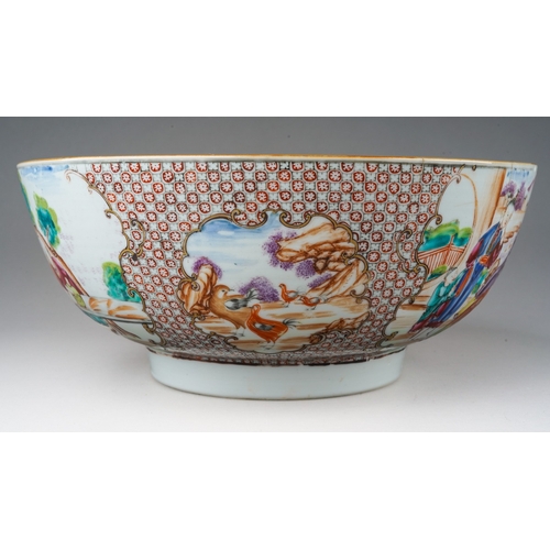 179 - A late 18th / early 19th century Chinese export porcelain Famille Rose bowl, decorated with vignette... 