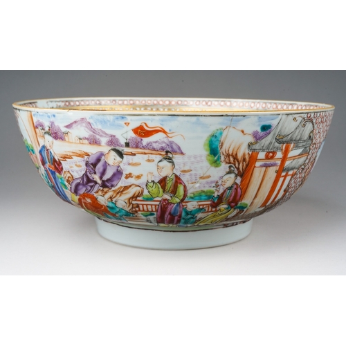179 - A late 18th / early 19th century Chinese export porcelain Famille Rose bowl, decorated with vignette... 