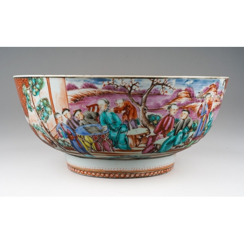 180 - A late 18th / early 19th Chinese export porcelain Famille Rose bowl, the interior enamelled with an ... 
