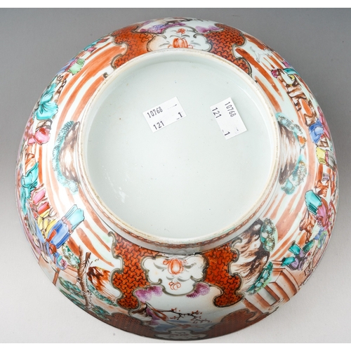 180 - A late 18th / early 19th Chinese export porcelain Famille Rose bowl, the interior enamelled with an ... 