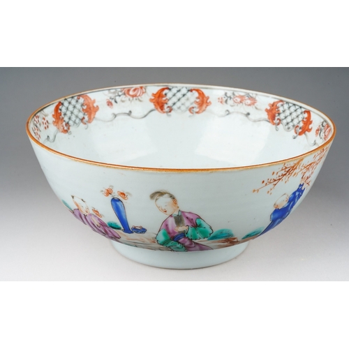 181 - A late 18th / early 19th century Chinese export porcelain bowl, foliate design to the inner rim, con... 