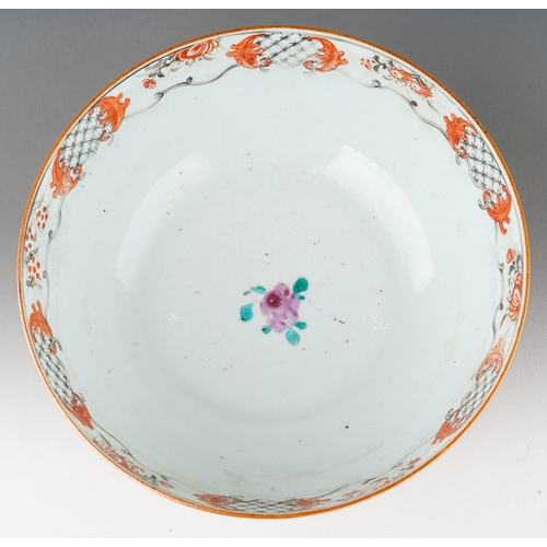 181 - A late 18th / early 19th century Chinese export porcelain bowl, foliate design to the inner rim, con... 