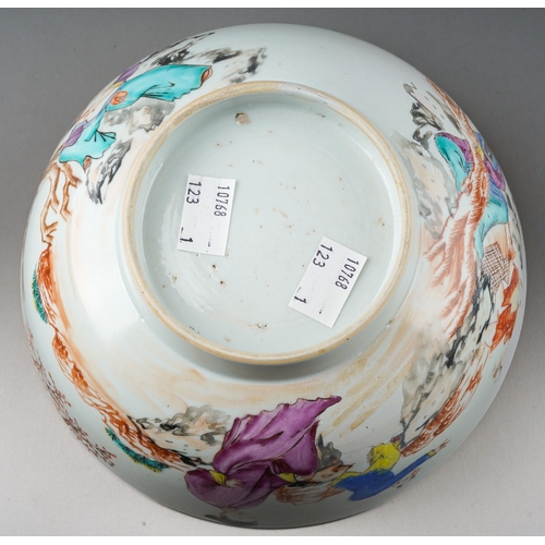 182 - A late 18th / early 19th century Chinese porcelain bowl, the exterior decorated with a continuous ba... 
