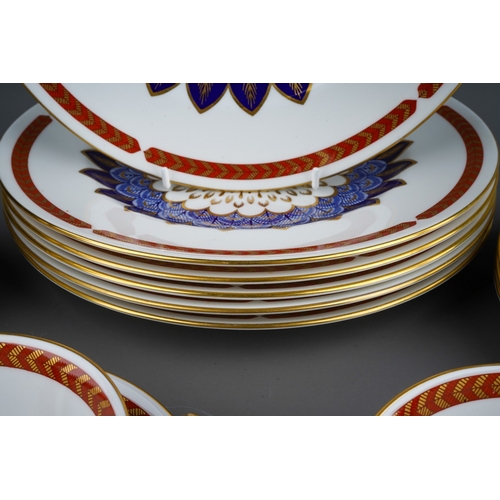 293 - A twenty four piece Royal Crown Derby Quail pattern part dinner service, comprising six dinner plate... 