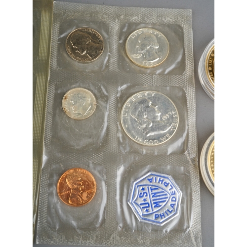 323 - A small quantity of USA coins,  including two five coin with token set of 1961 Philadelphia Mint, an... 