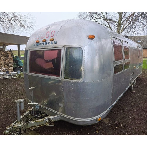 329 - A 1976 Airstream Manitoba travel trailer,
serial number and original plaques present on outside of i... 