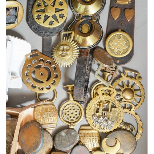 479 - Collection of horse brasses including Ansells Brewery Company Ltd ones, horses  martingales etc. (1 ... 