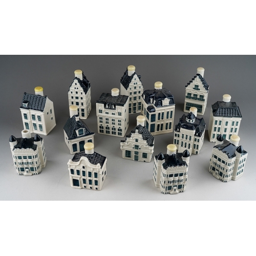 504 - A collection of KLM Blue Delft's houses, Bols Amsterdam 1575 to include the numbers 90, 91, 92(x2), ... 